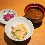 Kagurazaka Irori Nikuyorozu - 本日の土鍋ご飯  もも、ランプ、イチボ、 九条葱、 温泉卵
