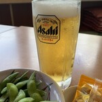 み - 枝豆   320円
生ビール(中)   300円 (1杯目はおつまみピーナッツ付)
※期間限定