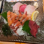 居酒屋ふる里 札幌総本店 - お刺し身盛り合わせ。