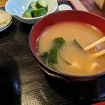 Shibazaki Shiyokudou - 豆腐とワカメのお味噌汁…