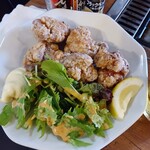 宇都宮 もんじ - 唐揚げは大ぶりで美味でした。