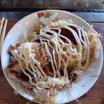 宇都宮 もんじ - 鰹節、ソース、マヨネーズをかけて、頂きます。