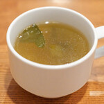 レストラン・サカキ - 千葉県産林SPF豚のポークジンジャー 1400円 のスープ