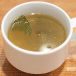 レストラン・サカキ - 千葉県産林SPF豚のポークジンジャー 1400円 のスープ