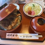 敦賀ヨーロッパ軒 - デラックス丼(1540円)。味噌汁とサラダセットで＋220円。