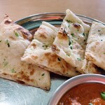 インド料理店 ハンディ - ガーリックナン