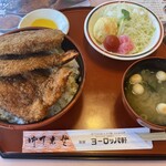 敦賀ヨーロッパ軒 - 脂身のある味カツ、味エビ、味ミンチカツが乗ったお得な丼。若い頃はこれでお腹いっぱいになるけど、今は量が多すぎて食べきれません。余ったらお持ち帰りができます。