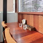 まちのパーラー - 店内のカウンター席の風景です