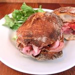 まちのパーラー - ローストポーク 1100円 のチャバタ仕立て