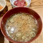 しんのすけ - まぐろヅケ、みそ汁