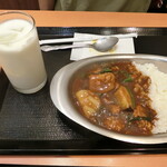 Rettsu Go Kare - 野菜カレー　700円とラッシー
