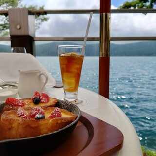 サロン・ド・テ ロザージュ