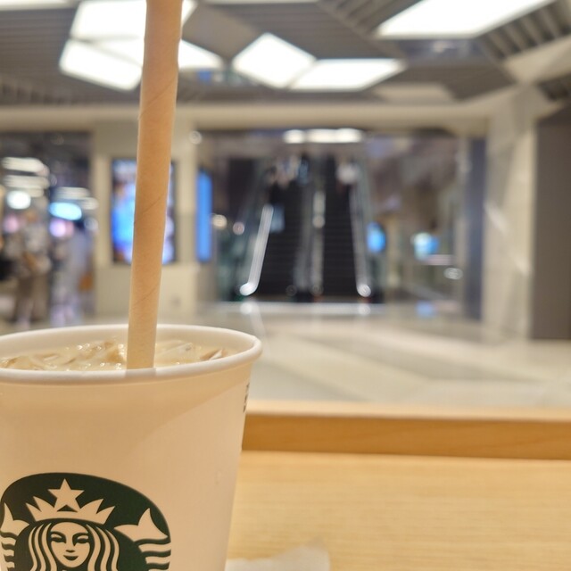 スターバックス コーヒー 東京ミッドタウン八重洲店>