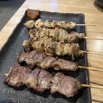 炭火やきとり 火の鳥 - ハツ　皮　ニンニク