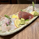 牛ホルモンと鮮魚 牛富屋 - 