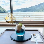 桃源台ビューレストラン - ◎芦ノ湖と富士山の情景を表現したスイーツ。