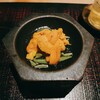 春吉くじら - 北海道の赤雲丹と翡翠茄子、秋田の蓴菜、出汁のジュレ