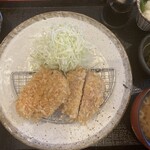 Katsuboshi - 定食には小鉢とご飯とお味噌汁と香の物