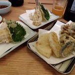 すしと天ぷら とろ一 - 天ぷら選ぶのも楽しいよ。