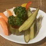 欧風カレー ボンディ - 自家製ピクルスで軽い酸味を足しながら喰べませう