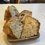 NALA - 薪窯で焼いたもっちもちのパン