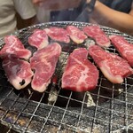 肉問屋直営 黒毛和牛全品食べ飲み放題 牛若丸 - 