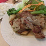 トゥルモン - メインB　：　ルスツ豚の柔らか煮　一度焼きを入れて旨味を閉じ込めています。野菜も大きくて濃厚な味わい☆