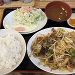 定食屋 六宝亭 - 牛肉の野菜炒め定食850円