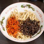 Ramen Jirou - ラー油と七味のつけ麺