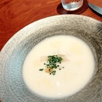 Libertemps - ヴィシソワーズ♪桃♪なんというなめらかさ⭐️ヴィシソワーズの仄かな塩気と同じ線上にある桃の甘さ❤️