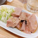 もつ焼き ジョン - ★★ればとろ刺し 462円 分厚く美しいレバーだがごま油と塩気が弱く美味しくない！