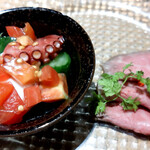 Teppanyaki Kuku - 蛸と胡瓜の酢の物、和牛タタキのベリーソース