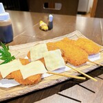 旬彩居酒屋 ねぎ - 串揚げ(とりモモ・豚ヘレチーズ)
アツアツがすごく美味しい