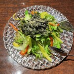 黒毛和牛焼肉 虎斑 - サラダもドレッシングが極上にうまーい！