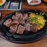 Yamanakakohan No Suteki Sakaba - プレミアムステーキ300！とても柔らかいお肉です。塩だけでも十分楽しめて、お酒との相性が最強です！