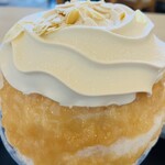 サカノウエカフェ - キレイなピンク色のももシロップがいかにも甘そう！