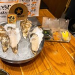 Hokkaidou Akkeshi - 薬味は左からのり、スイートチリソース（？）、レモン