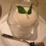 ガンボ＆オイスターバー - 能登の塩アイス