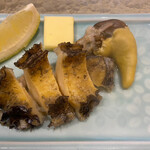 食べるお宿 浜の湯 - 夕食　鮑。肝が黄色は雌