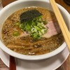 拉麺 じゃかじゃか - 芳香醤油720円+チャーシュー180円。背脂の散らされた魚介ダシ。