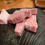 Itamae Yakiniku Isshou - ●夕食、単品。中瓶B 600X3+付出300+豆ﾓﾔｼ350+ｼｬﾄｰﾌﾞﾘｱﾝｽﾃｰｷ3850+ﾊﾗﾐ1580+上塩ﾀﾝ1580+上ｶﾙﾋﾞ1180+本日のｽﾃｰｷ2280+和牛切落し880+石焼ﾋﾞﾋﾞﾝﾊﾞ1080+冷麺880=15,760円