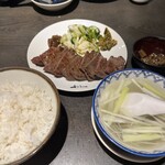 牛たん炭焼き 利久 - 