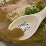 天下一品 総本店 - こってりスープの色合いの違い。伝わるかな。。