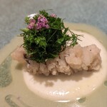 銀座 大石 - 鱧のフライ、根セロリとハーブと柑橘のソースとブールブランソースを合わせて。
      優しい野菜の甘みと奥行きあるソースとハーブの爽快感が合う！
      鱧とハーブって中々ないけれど、一番好きな組み合わせかもしれない。