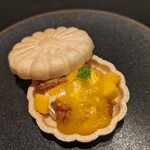 銀座 大石 - マンゴーとフォアグラの最中
      濃厚甘い×濃厚甘いなのに、全くクドくない！
      この味の秘密を解読したいのに、馬鹿舌な私には分かるはずがなく…
      スイーツで再登場してほしいぐらいに美味しかった！