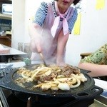 食道園 - バラ700円　女将さんが焼いてくれる！