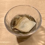 登喜和鮨 - 口直し　新潟山北産もずく　蒸し鮑の出汁で