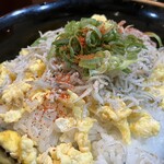 みつい食堂 - 炒り玉子しらす丼…生姜醤油で♪