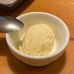 Kaisen & Kaki & Shabushabu Kanayama Izakaya Angosaku - 特濃厚ジャージー種のアイスクリーム◎