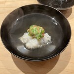 鮨 一二郎 - 小丼ときたら椀もの。鱧のお吸い物にオクラ梅肉。お出汁が秀逸です！今年最初の鱧♥️